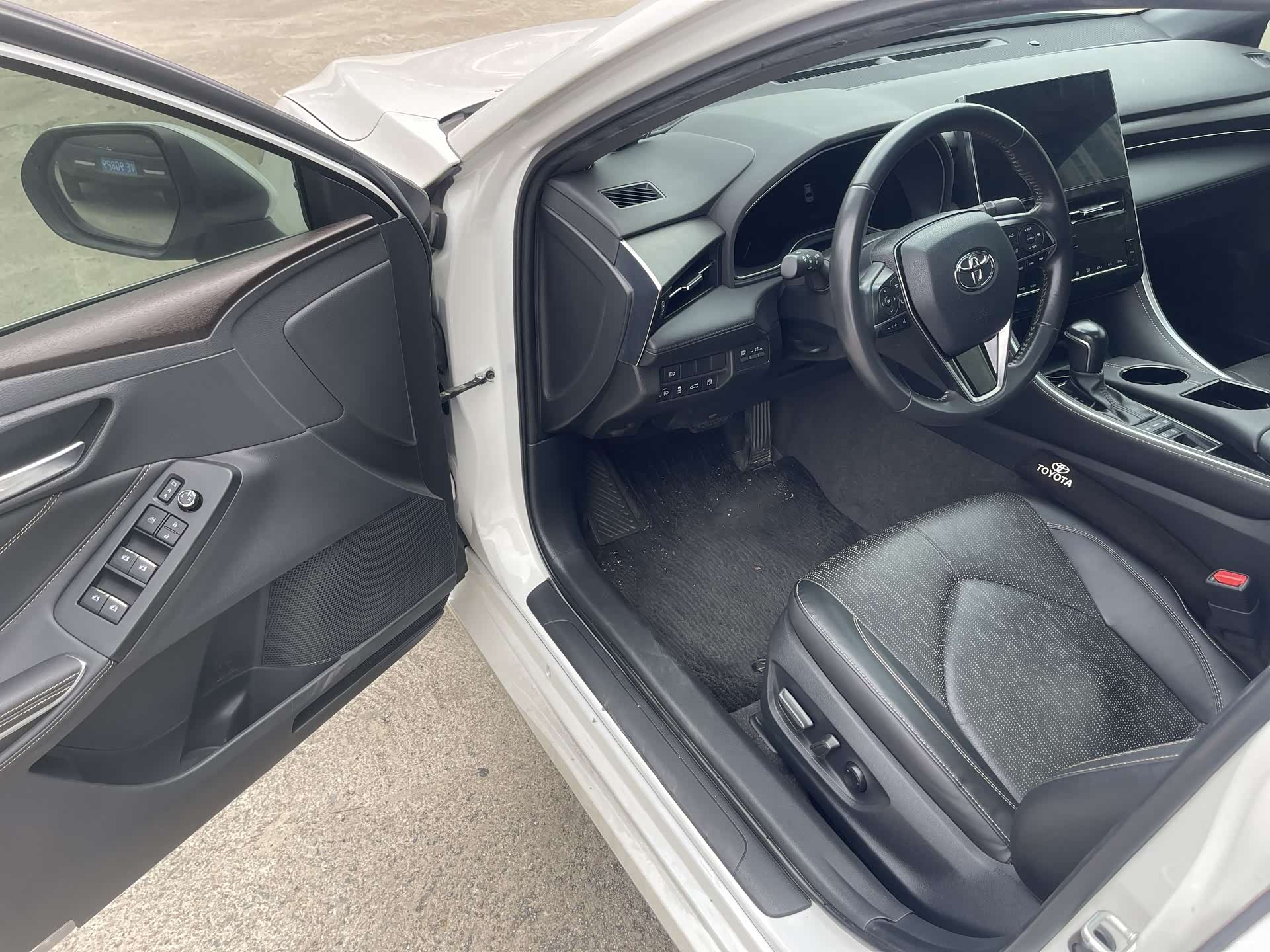 Toyota Avalon, 2022 все фото