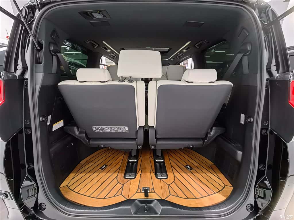 Lexus LM, 2022 14