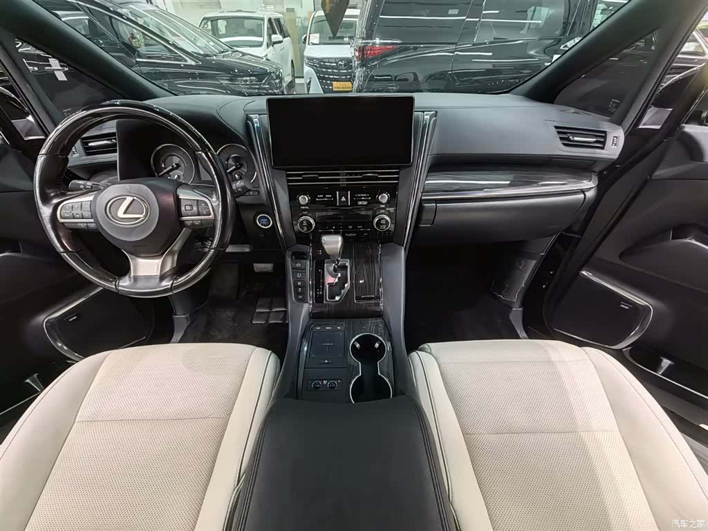 Lexus LM, 2022 8