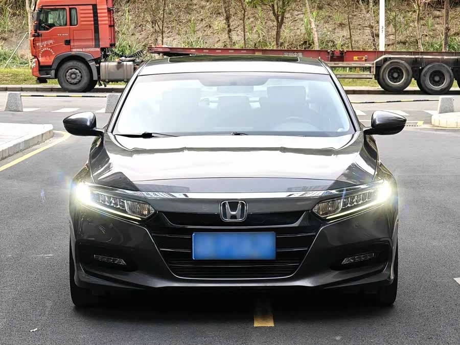 Honda Accord 2018, фото 2