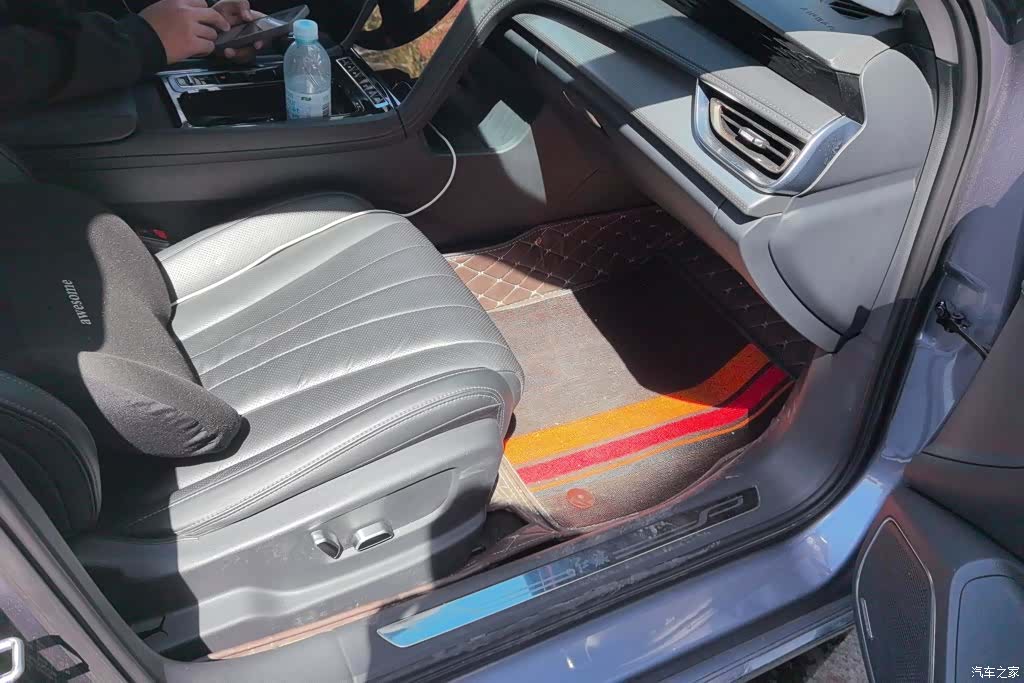 Hongqi H5, 2022 8