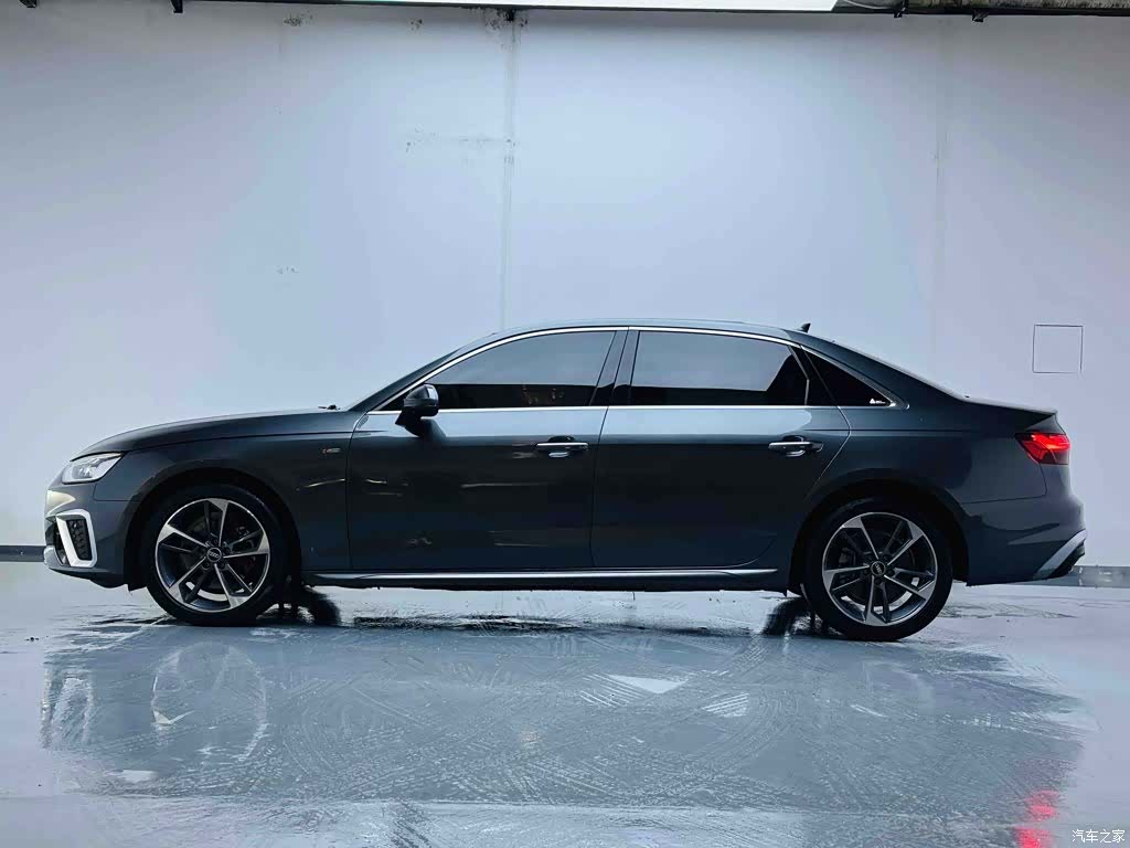 Audi A4L, 2023 все фото