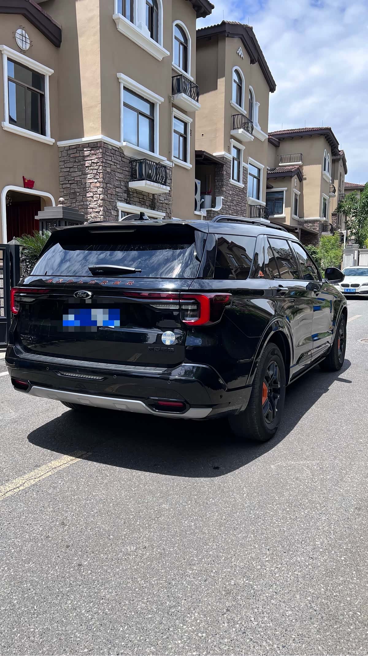 Ford Explorer, 2023 4
