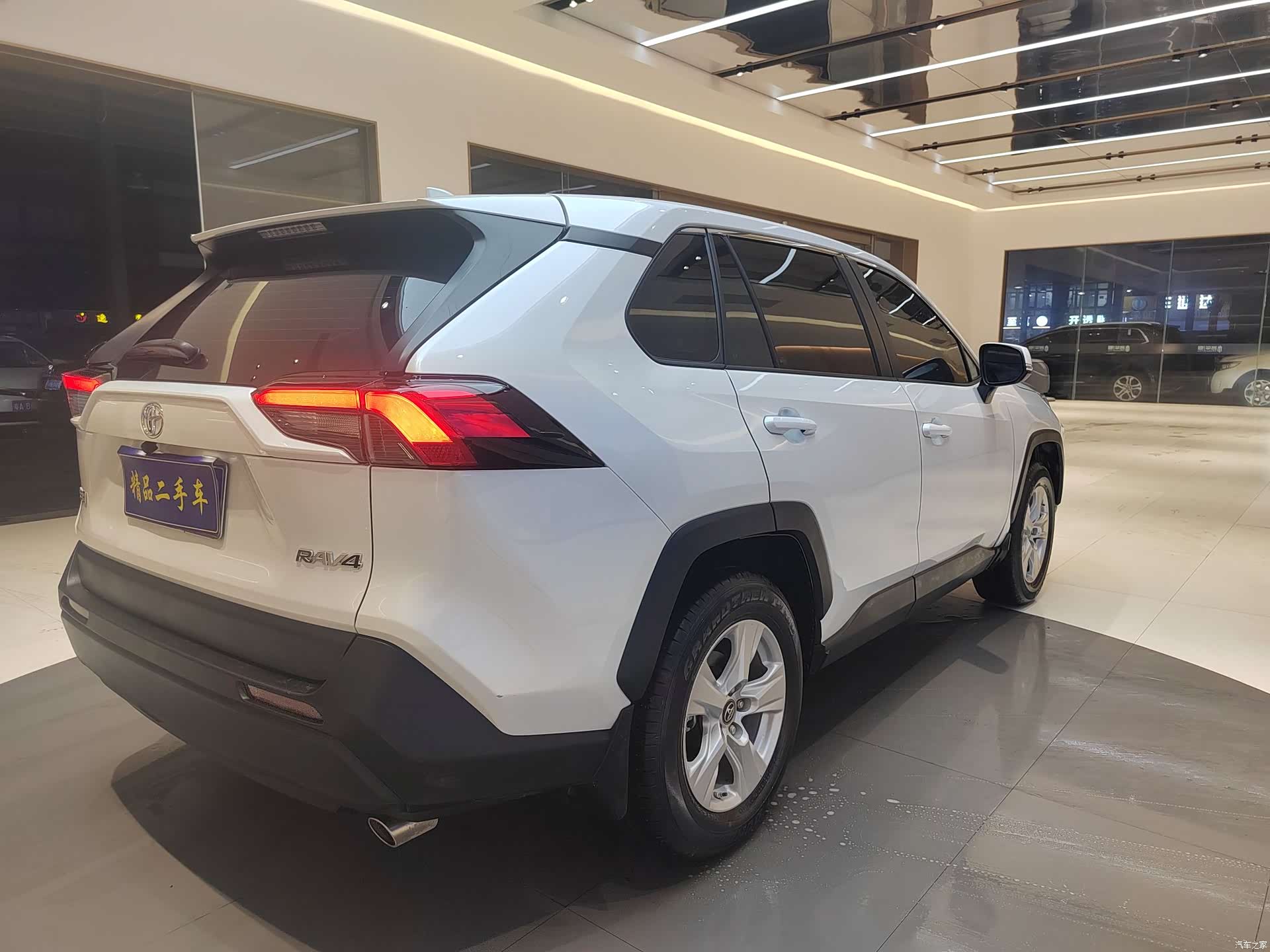 Toyota RAV4, 2022 6