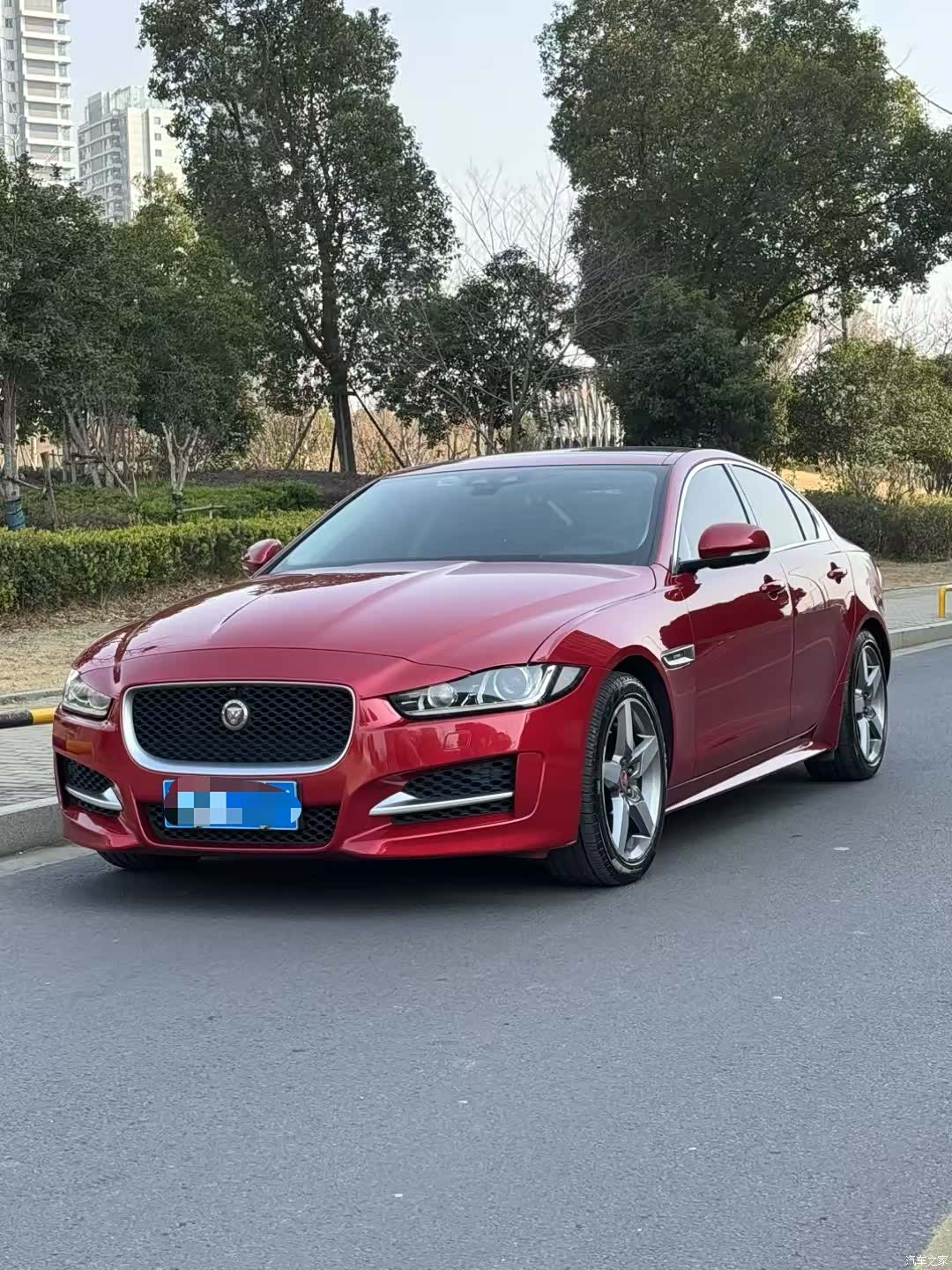 Jaguar XE, 2016 1
