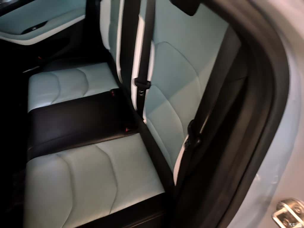 Geely Emgrand, 2022 13