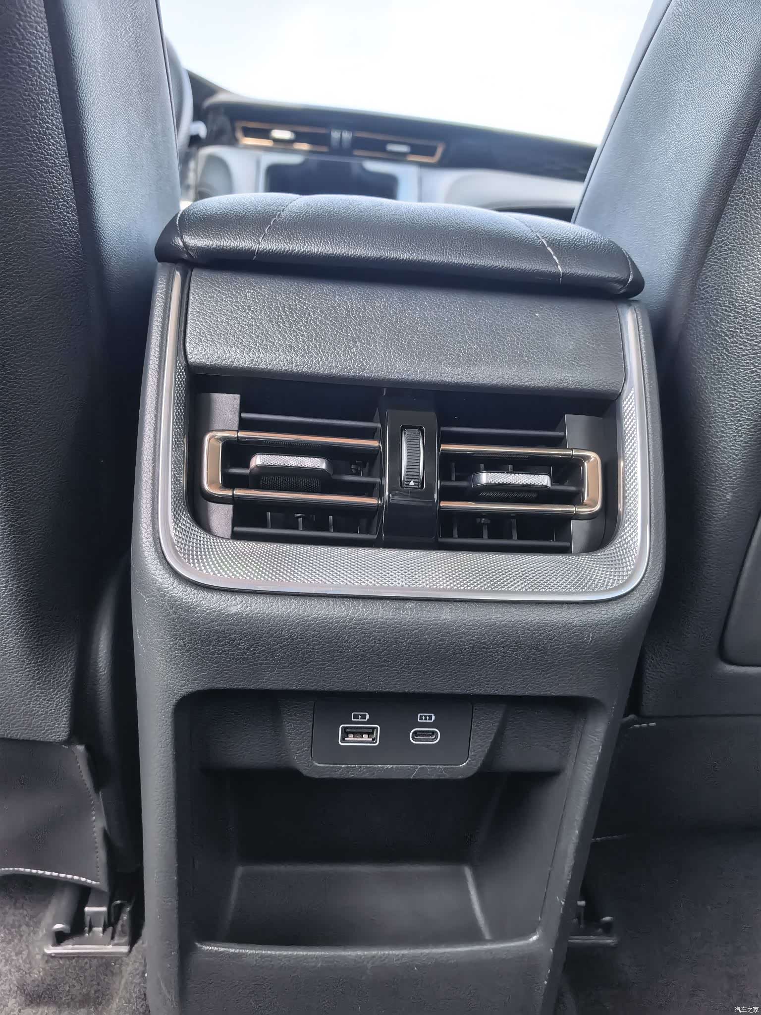 Hongqi H5, 2023 12