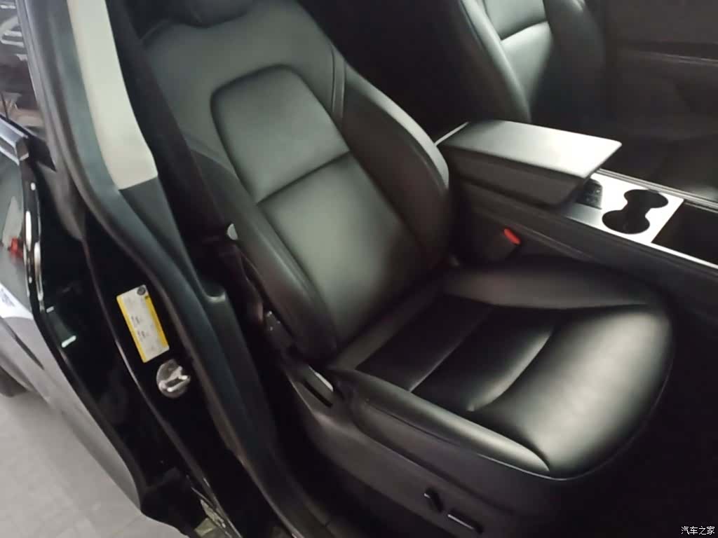 Tesla Model Y, 2023 25