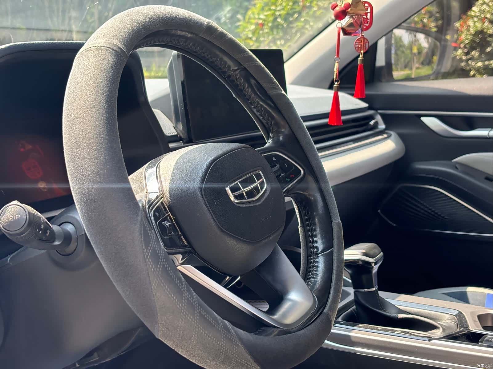 Geely Emgrand, 2021 9
