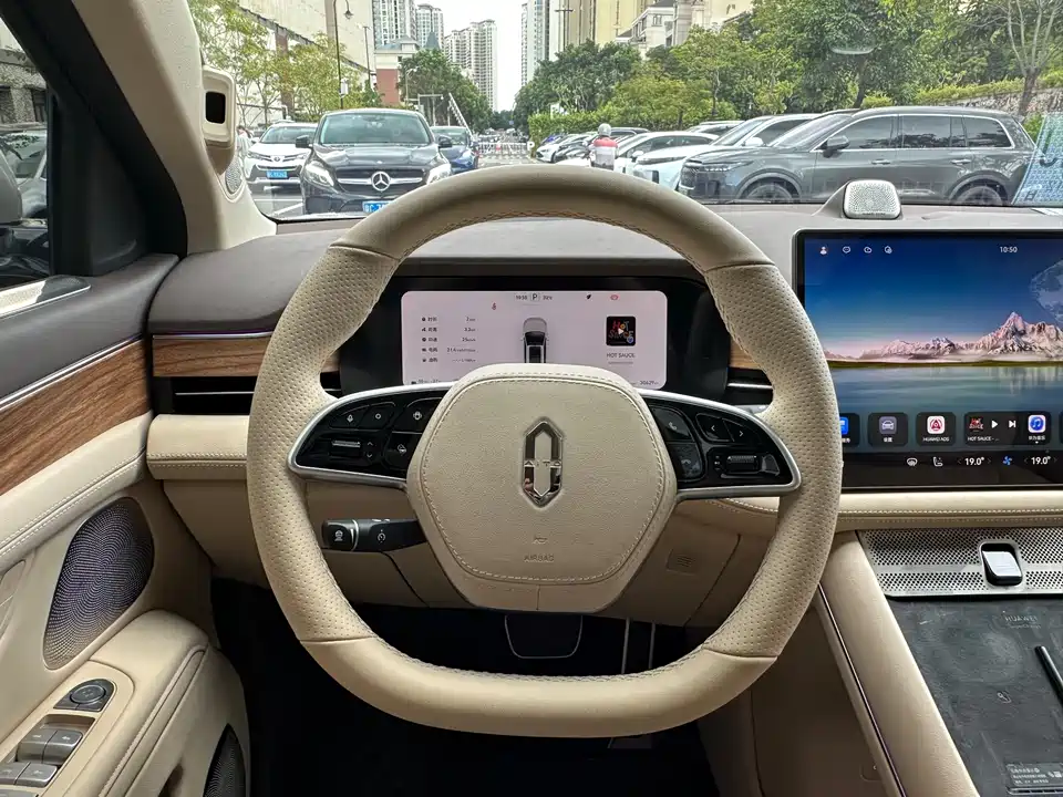 AITO Ask the world M7