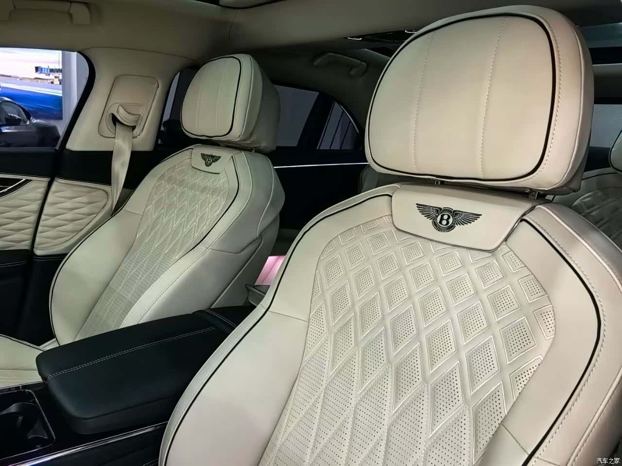 Bentley Flying Spur, 2022 4