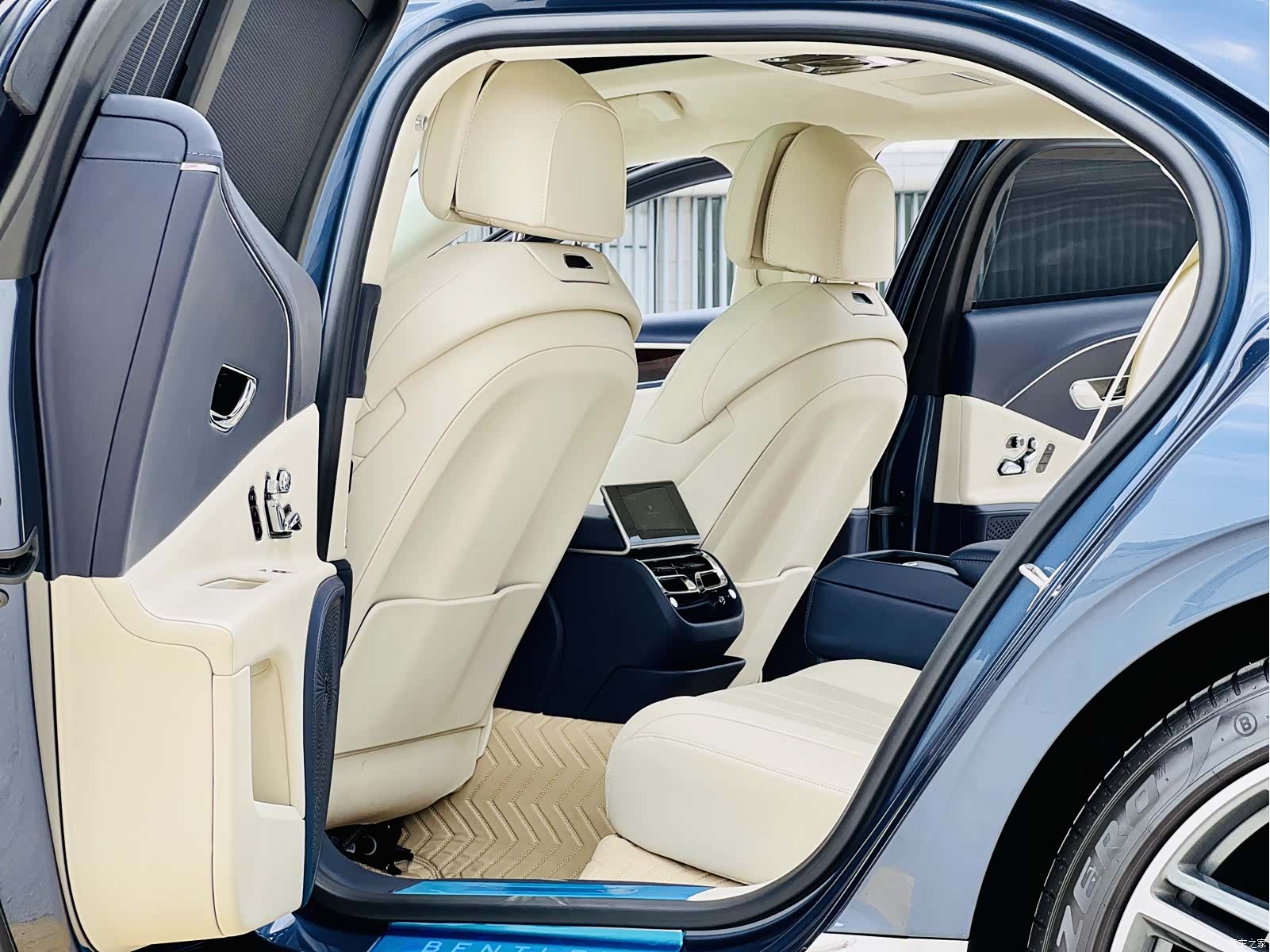 Bentley Flying Spur, 2022 все фото