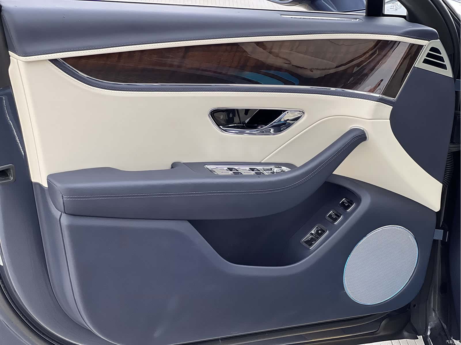 Bentley Flying Spur, 2022 15