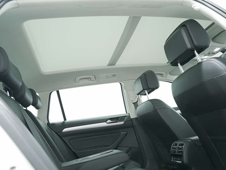Volkswagen Passat 2017, фото 17