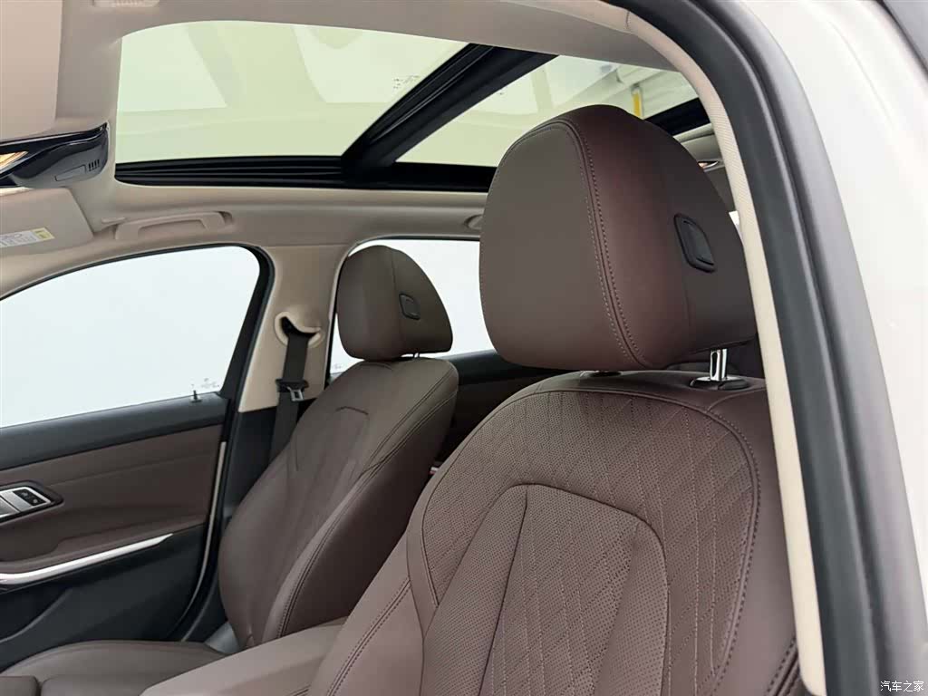 BMW 3 Series, 2025 16