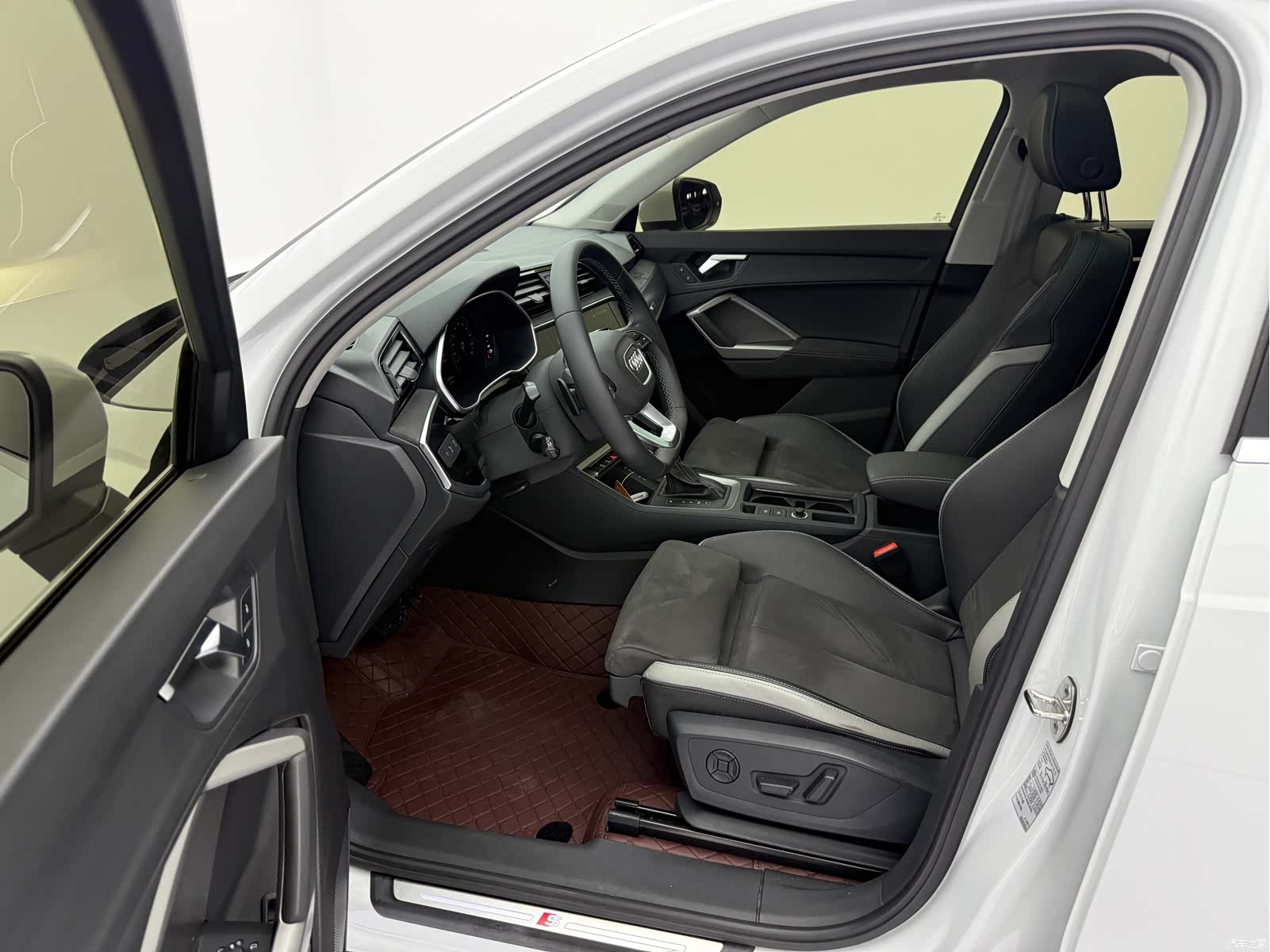 Audi Q3, 2023 20