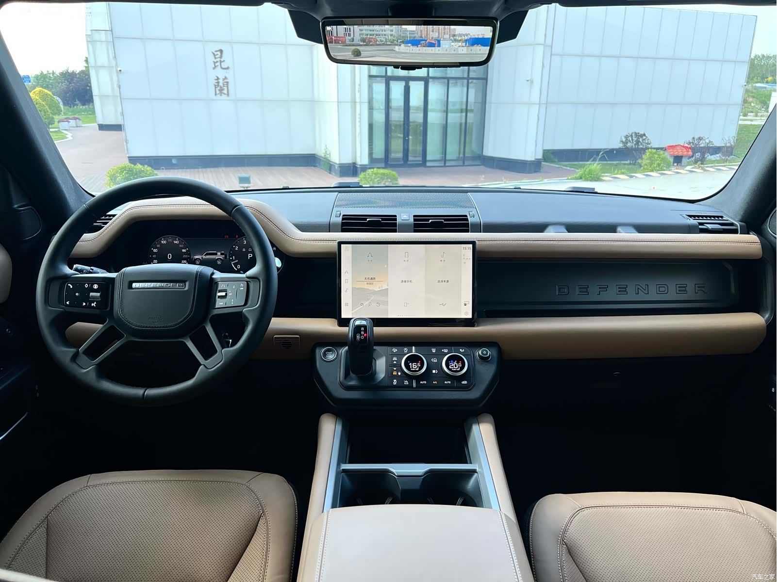 Land Rover Defender, 2026 13