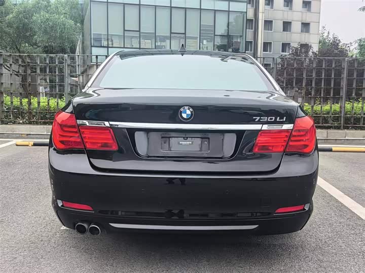 BMW 7 Series, 2011 года фото 13