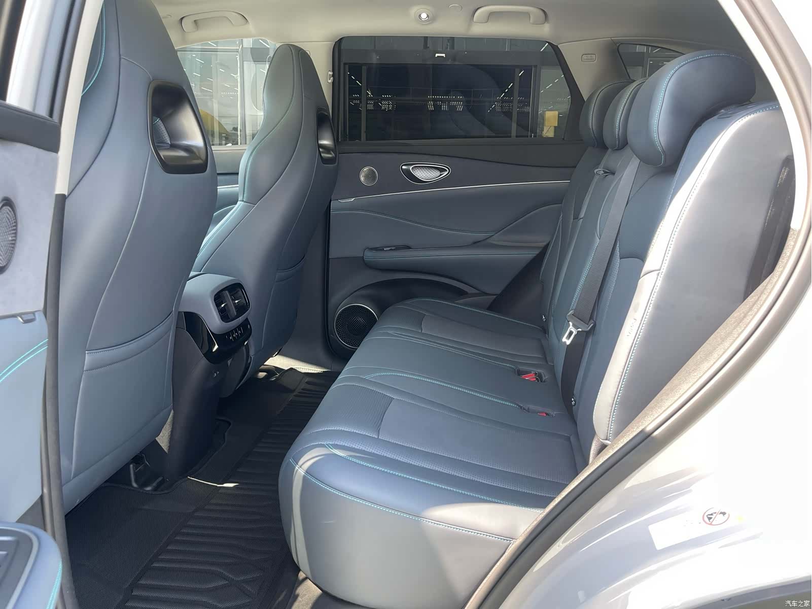 BYD HiAce, 2026 6