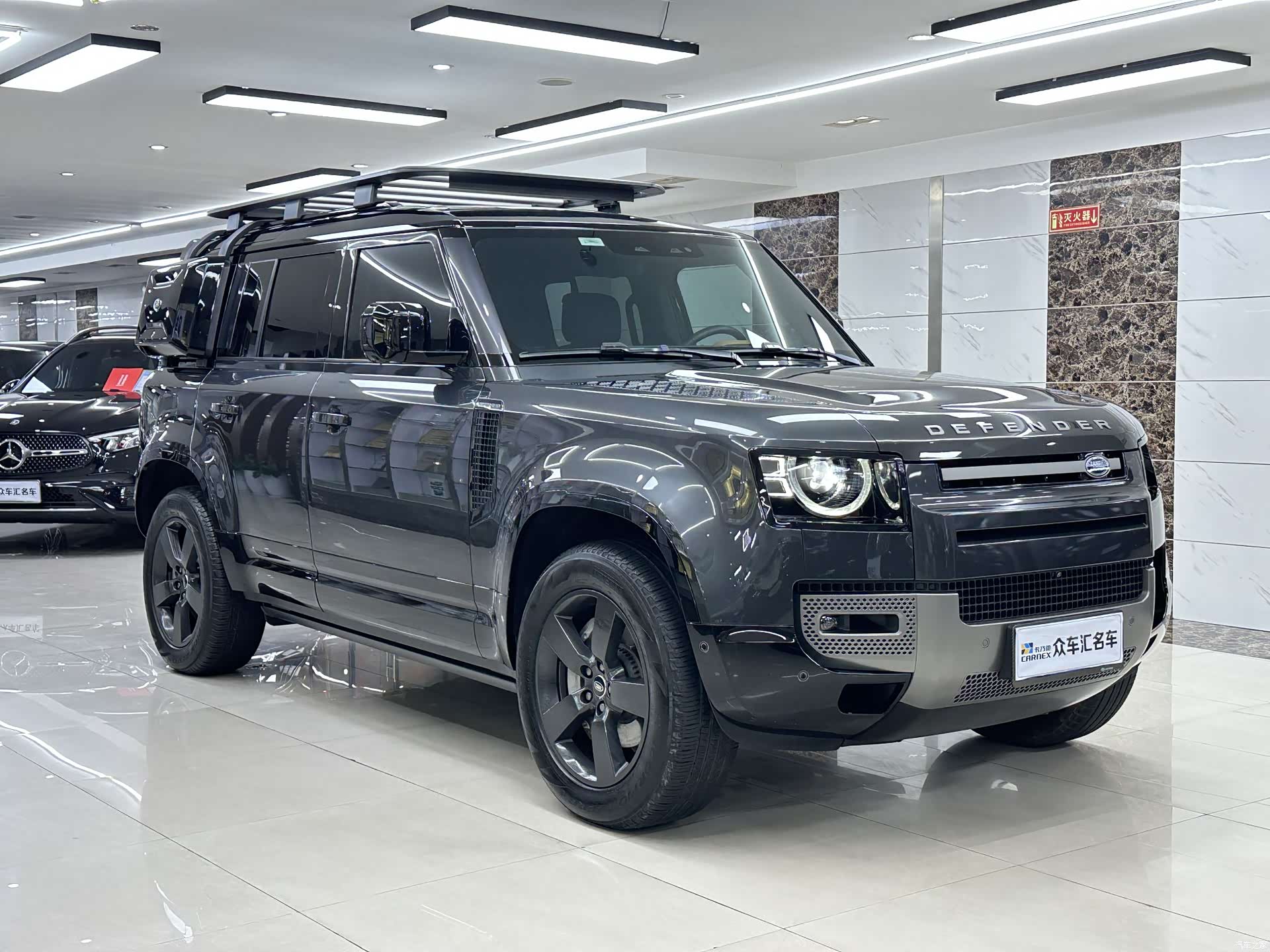 Land Rover Defender, 2024 3