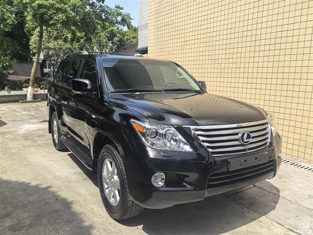 Lexus LX, 2010 3