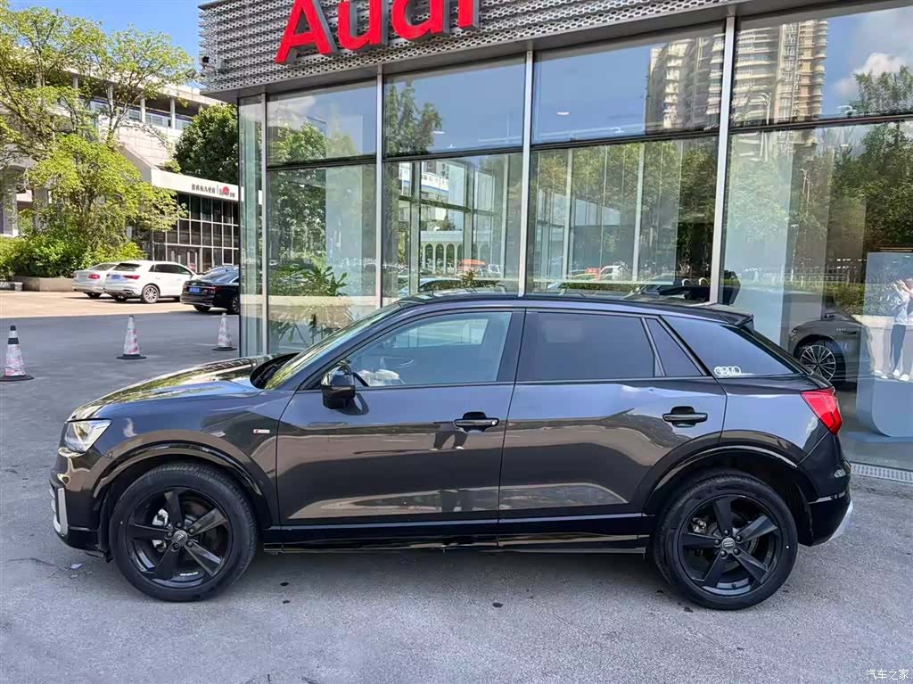 Audi Q2L, 2020 8