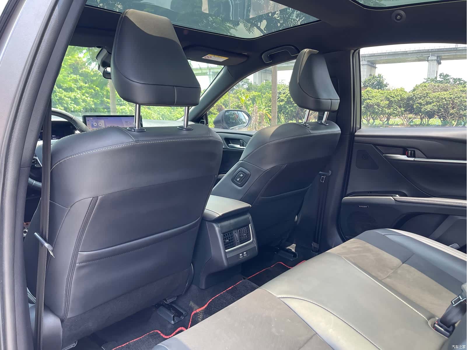 Toyota Camry, 2025 26