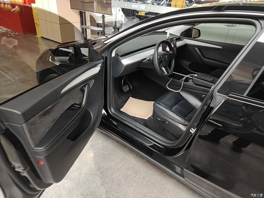 Tesla Model Y, 2023 16