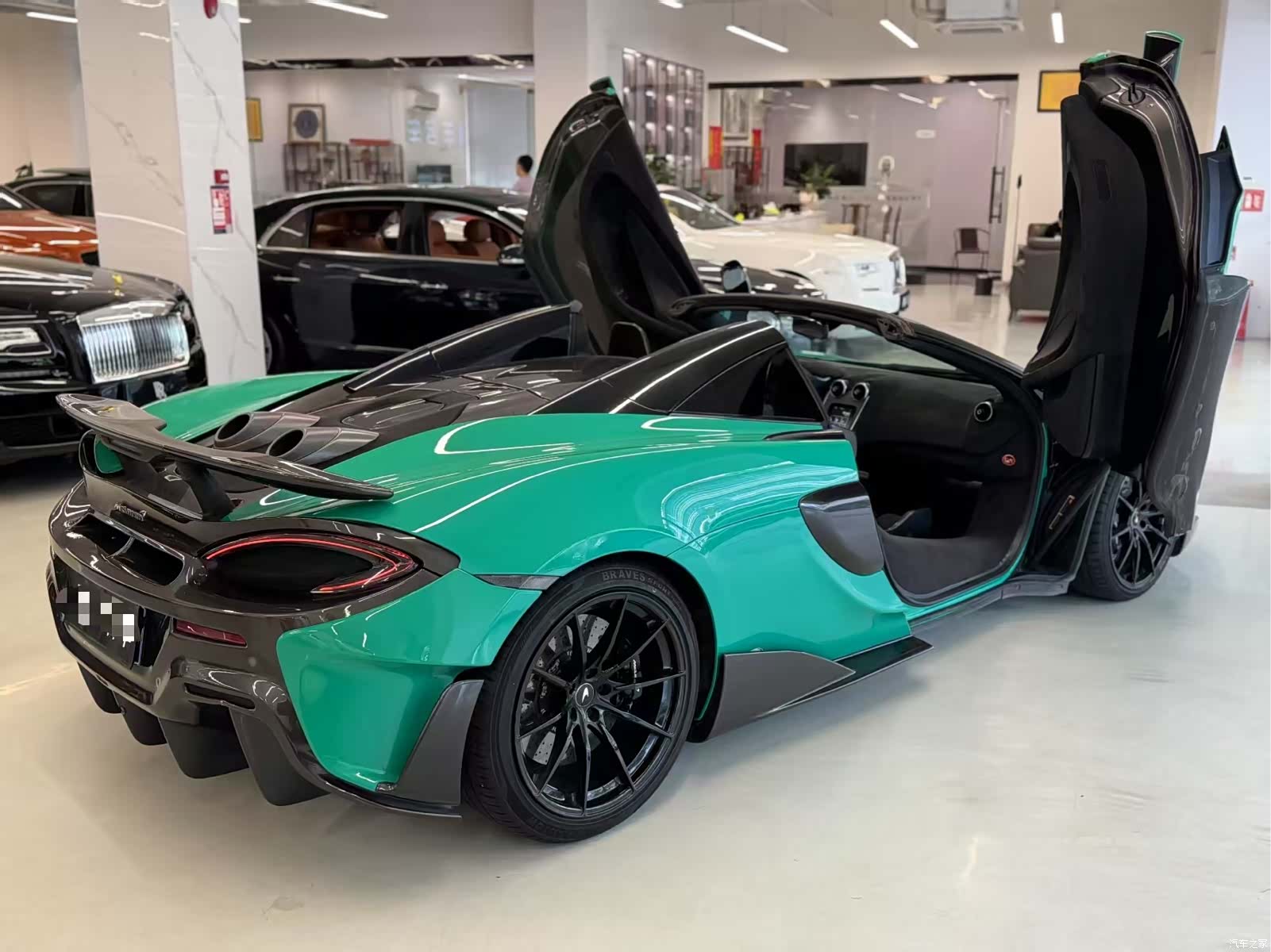 McLaren 600LT, 2020 все фото