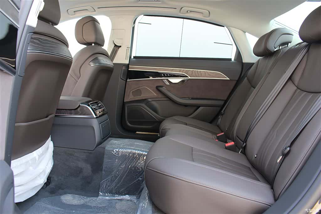 Audi A8L, 2023 9