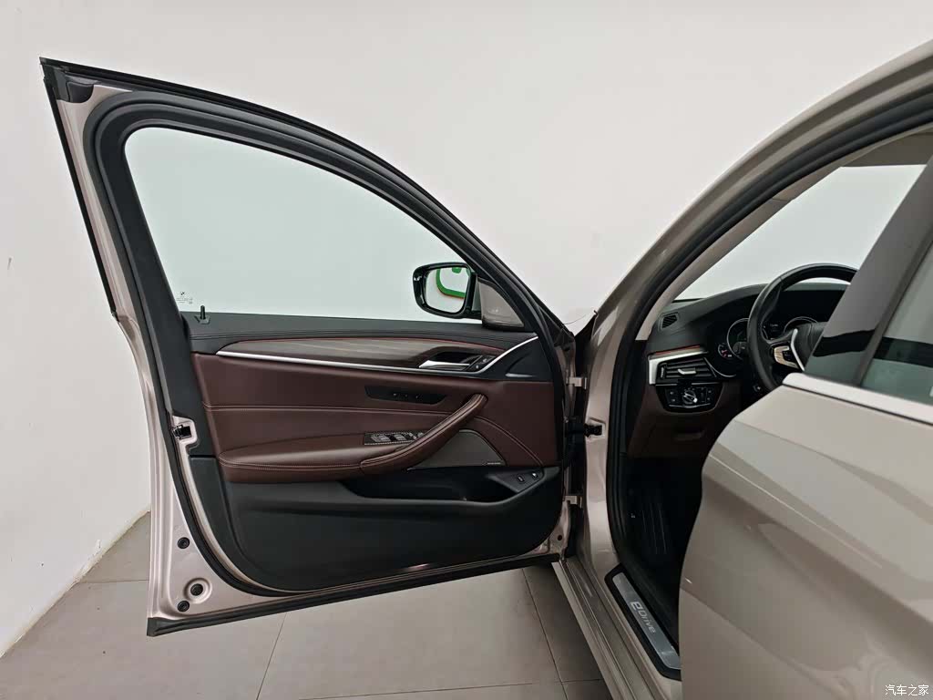 BMW 5 Series, 2018 8