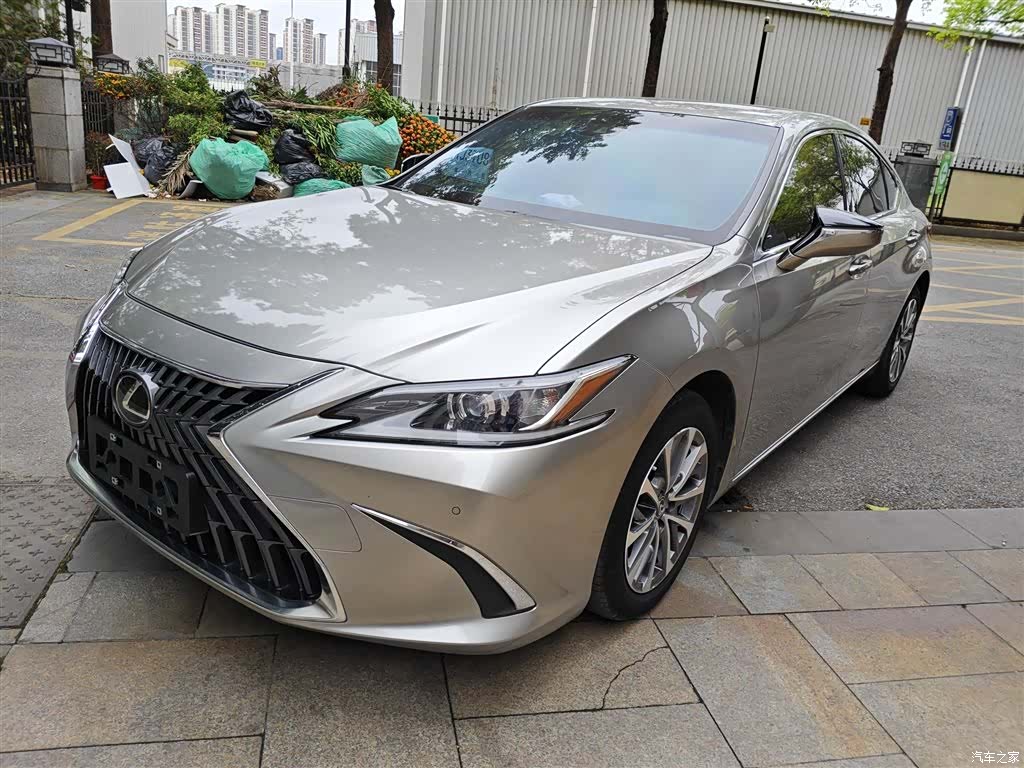 Lexus ES, 2023 1