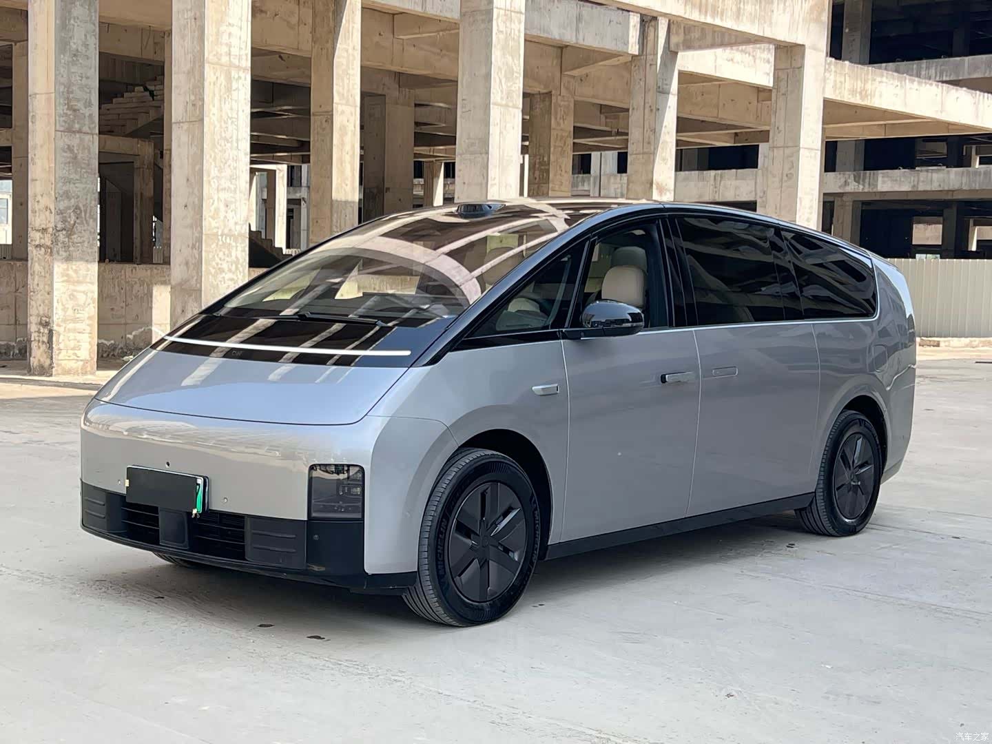 Li Auto MEGA, 2025 11