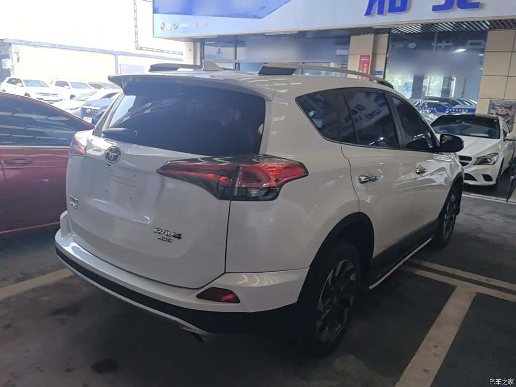 Toyota RAV4, 2017 все фото