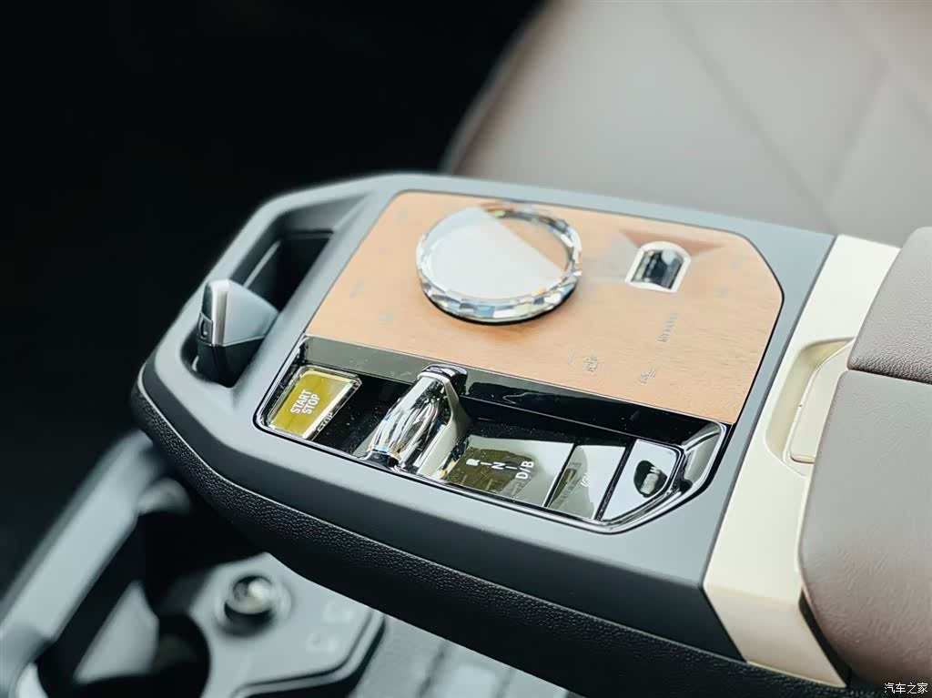 BMW iX, 2023 13