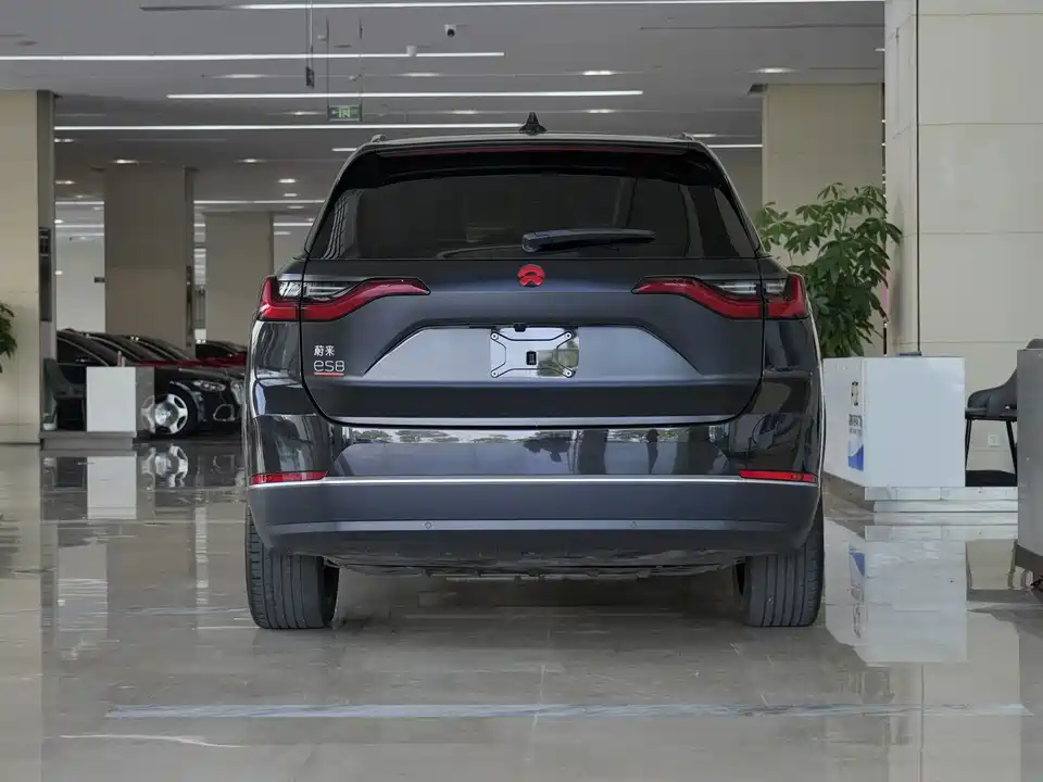 NIO ES8