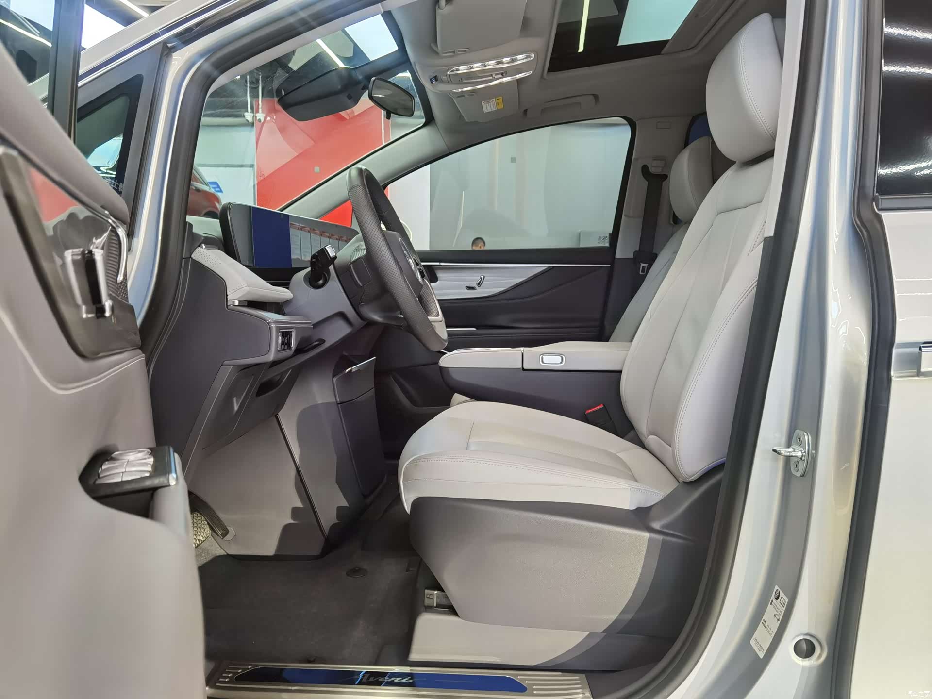 Buick GL8, 2025 11