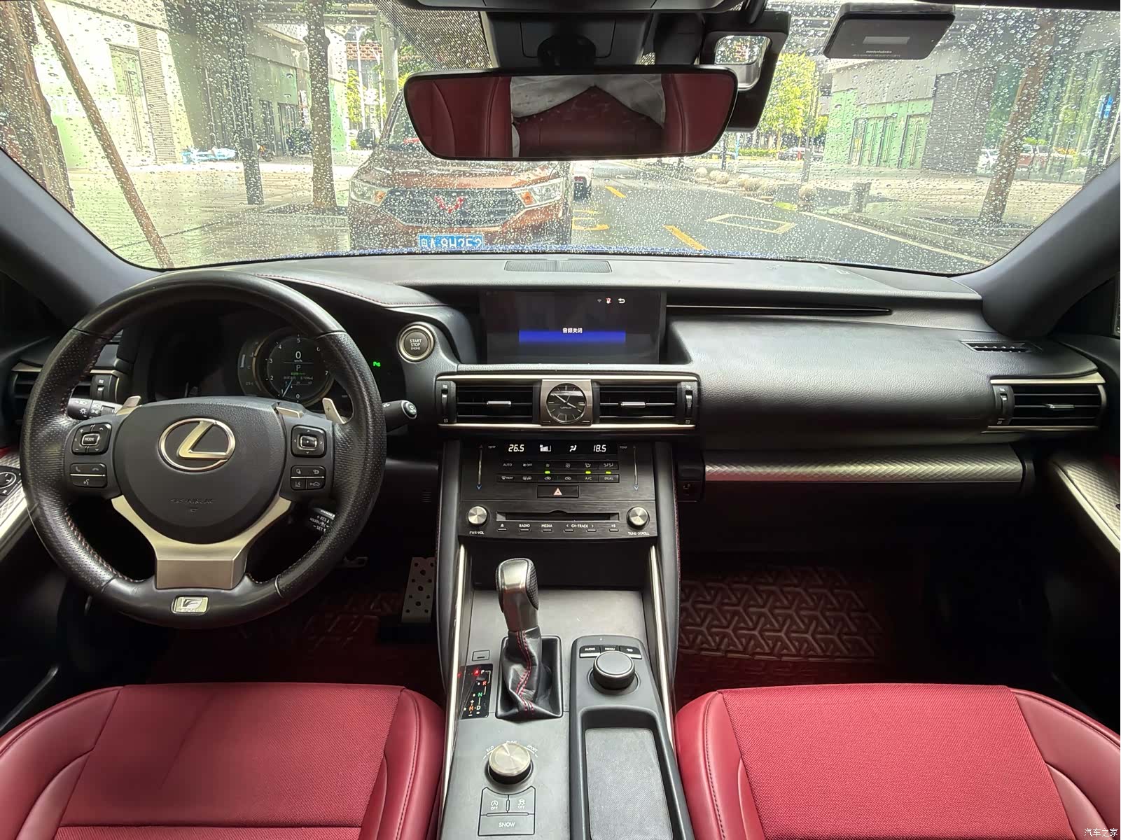 Lexus IS, 2018 9