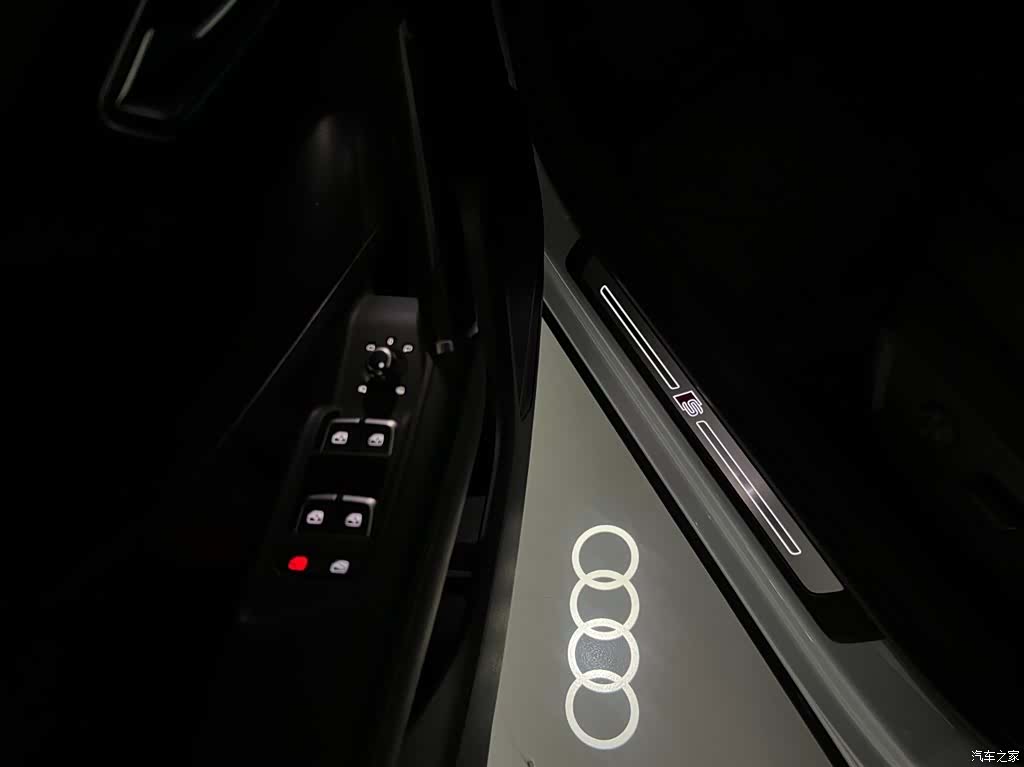 Audi Q2L, 2021 25