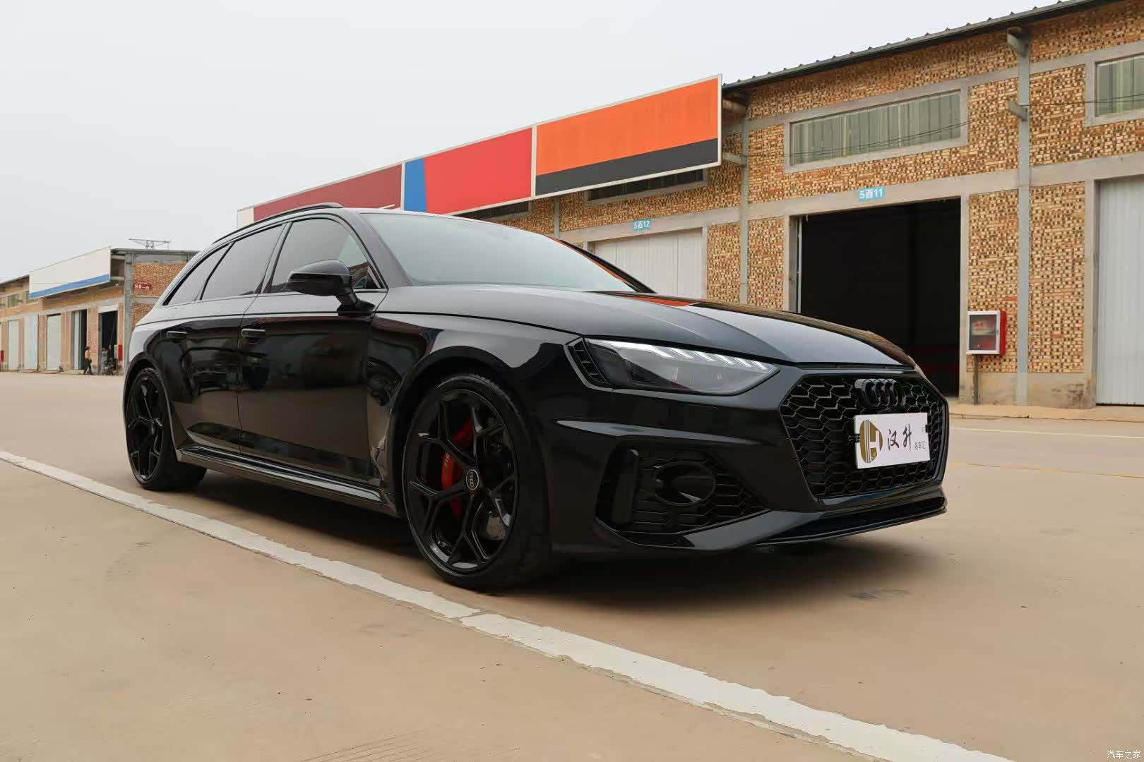 Audi RS4, 2025 3