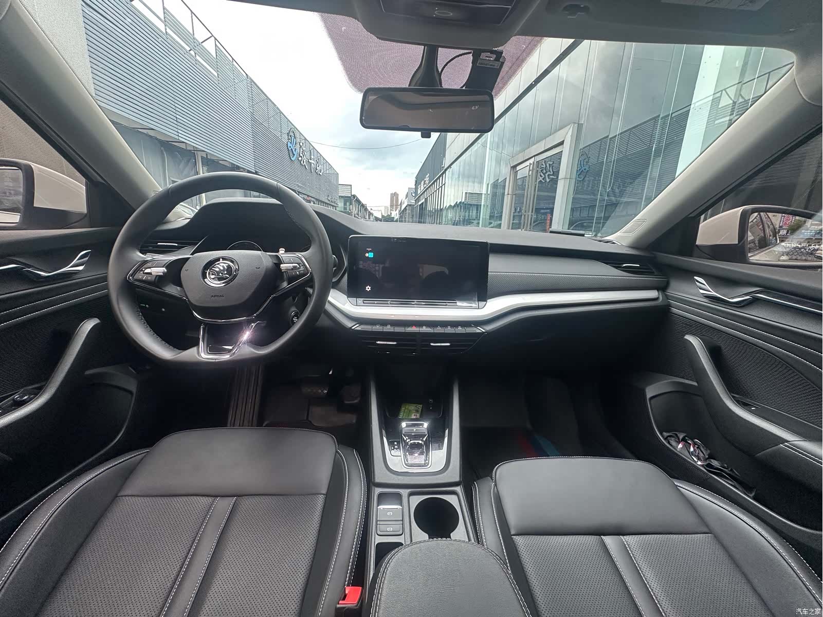 Skoda Octavia, 2023 все фото