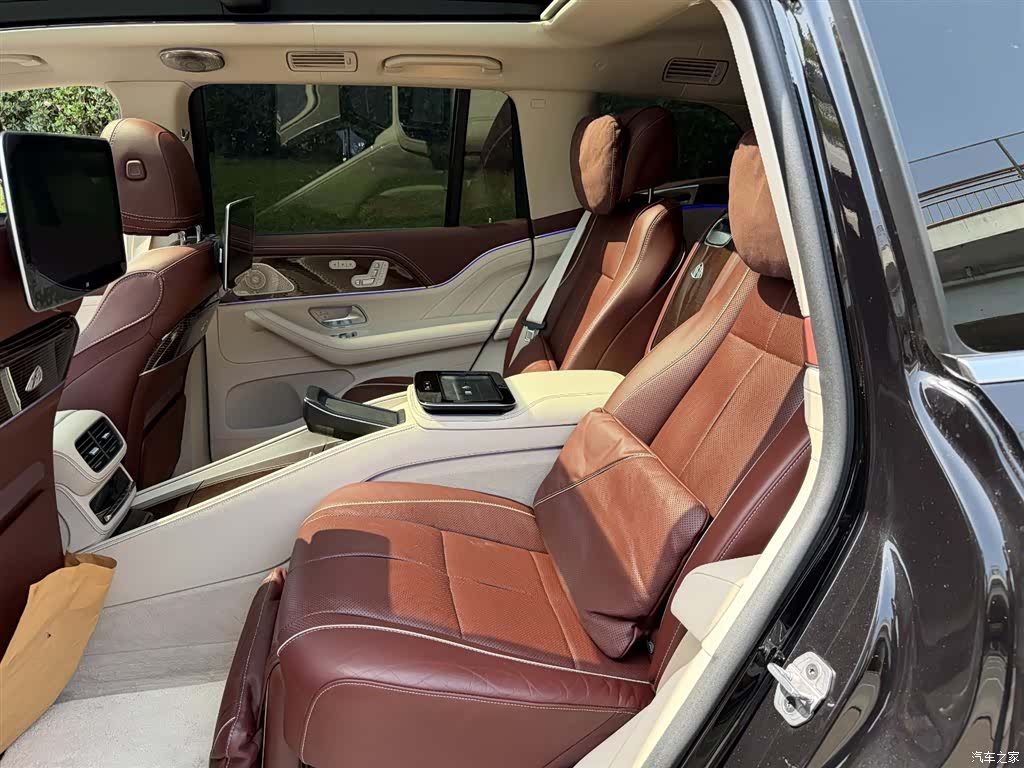 Maybach GLS, 2022 10