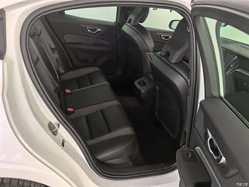 Volvo S60, 2024 6