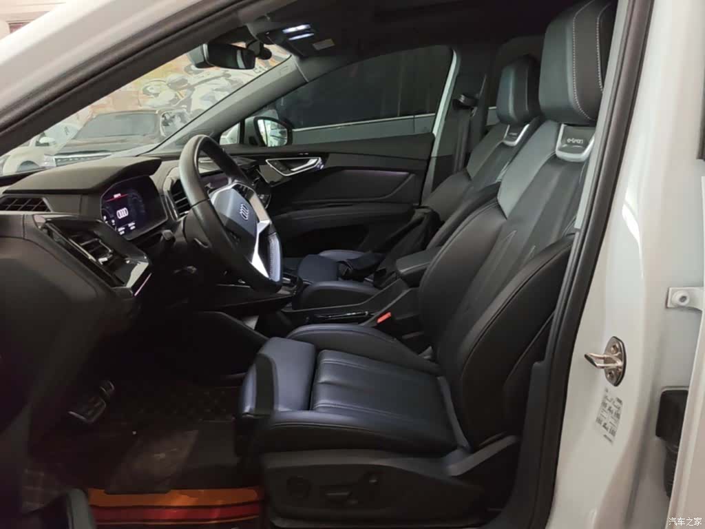 Audi Q4 e-tron, 2024 15