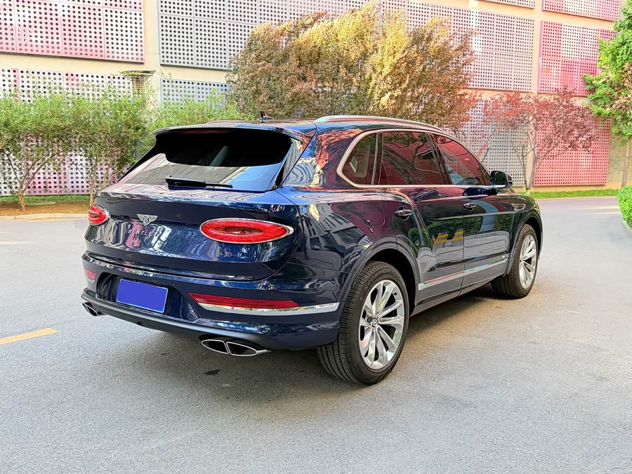 Bentley Bentayga 2023, фото 16