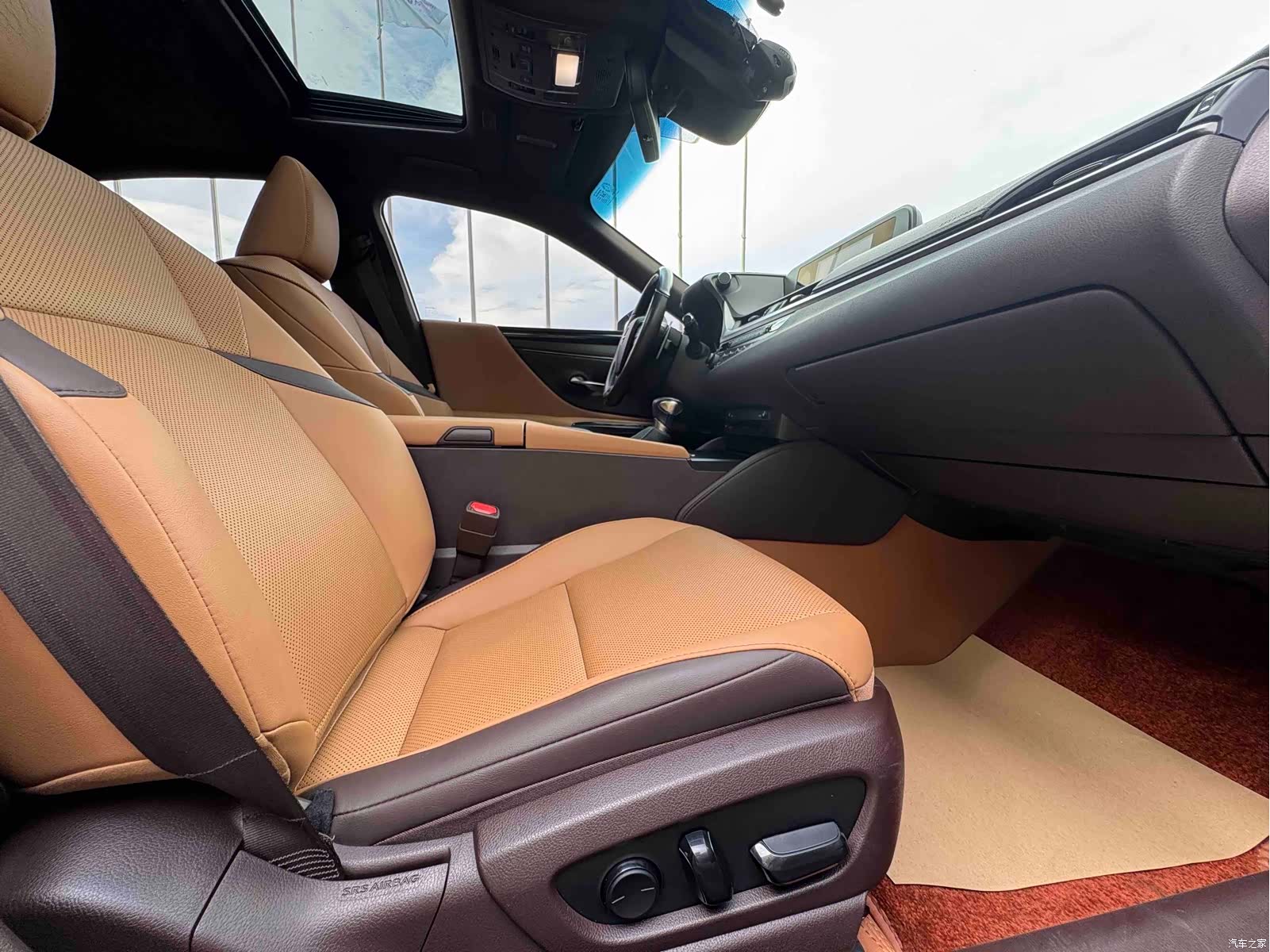 Lexus ES, 2020 все фото