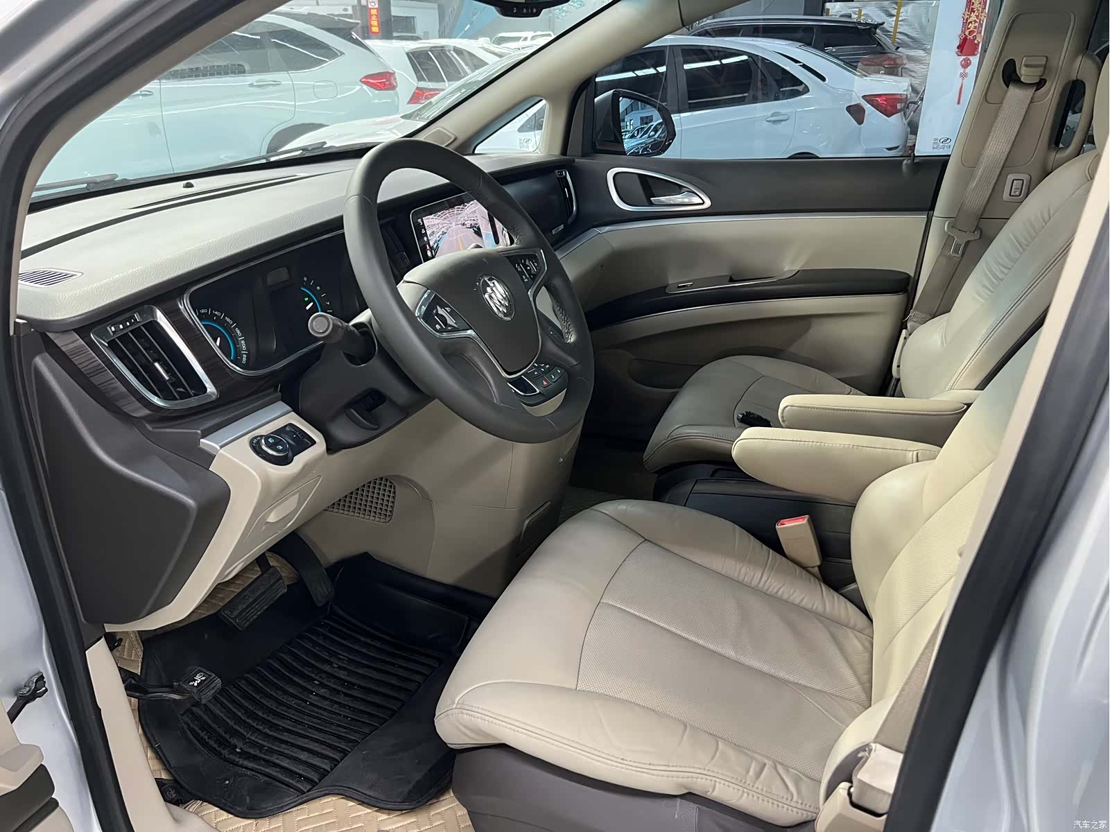 Buick GL8, 2013 6