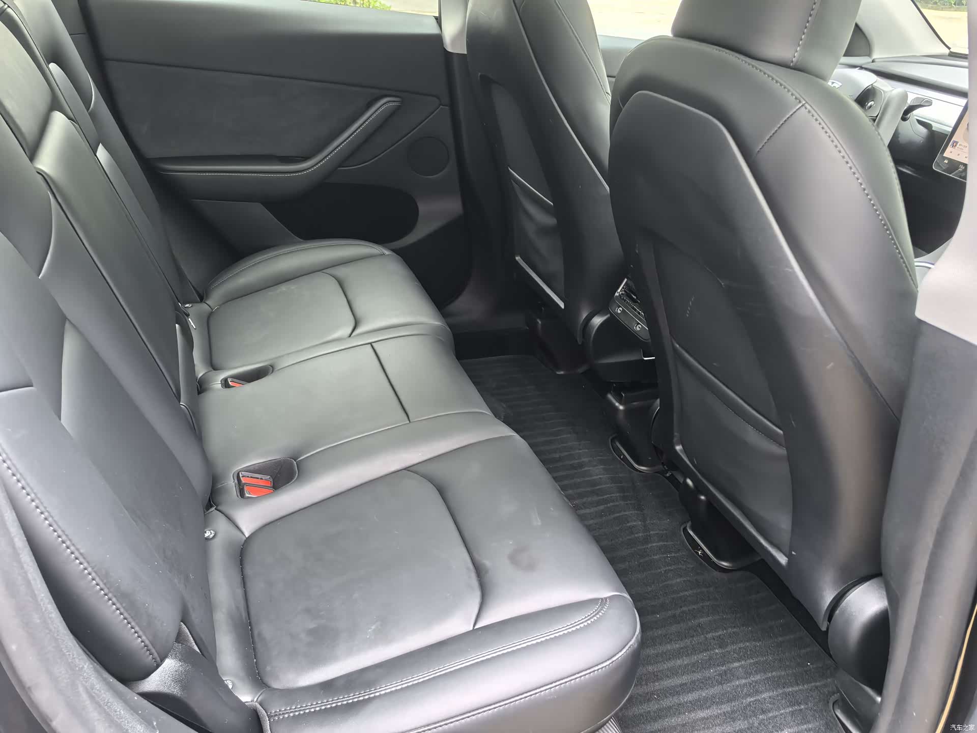 Tesla Model Y, 2024 10