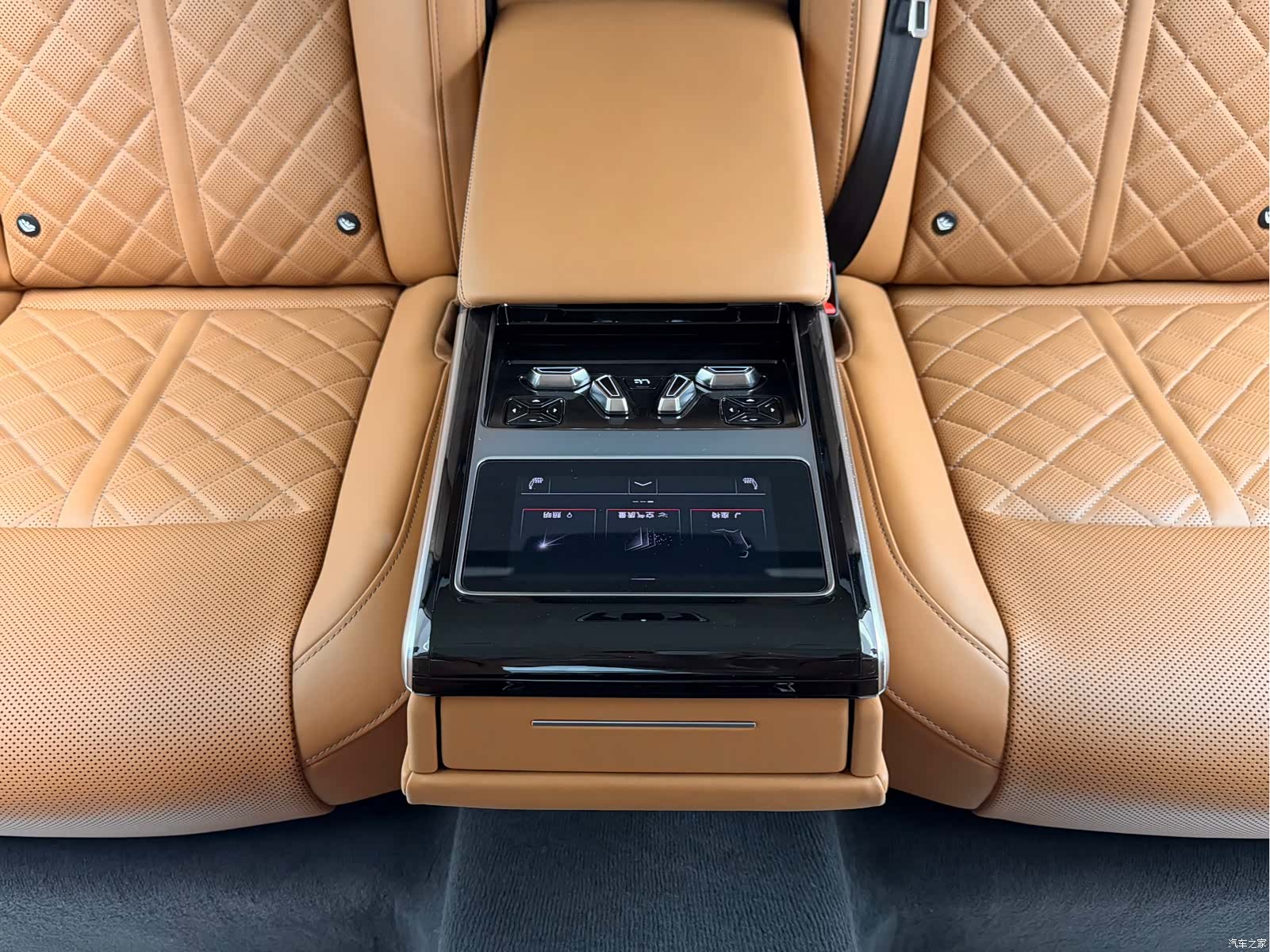 Audi A8L, 2024 22