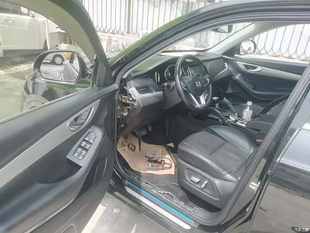 Zotye SR7, 2017 16